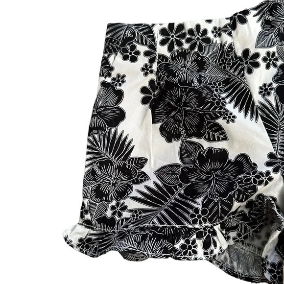 JANIE & JACK | Black & White | HIBISCUS FLORAL SHORT - Picture 6 of 7